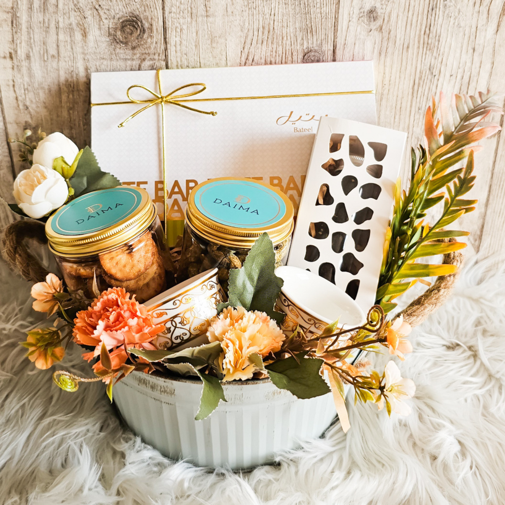 Oasis Gift Set featuring Bateel date bars, kahwa in glass tube, mixed pretzels, za'atar cashew nuts, and kahwa cups for Ramadan gifting.