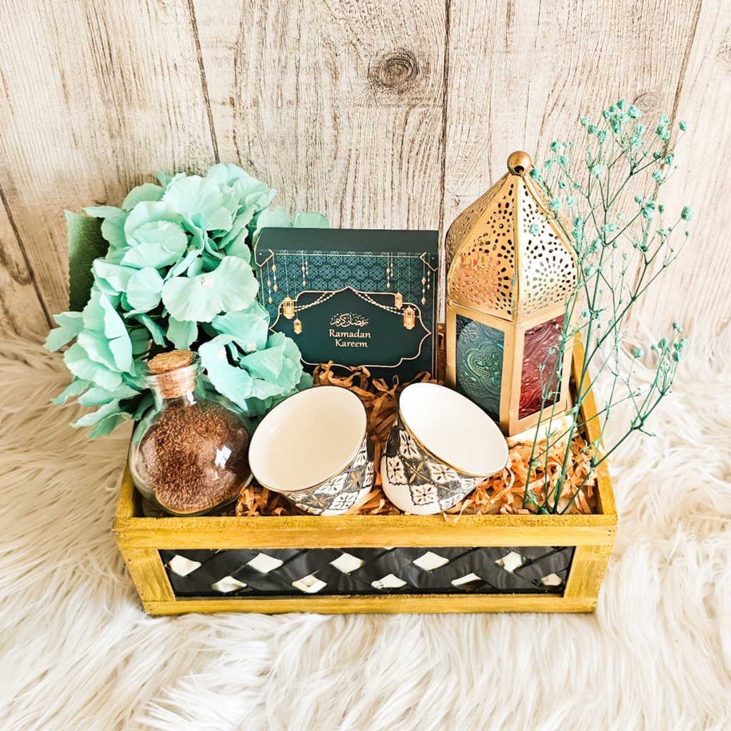 Beautifully wrapped Illuminating Basket showcasing an Arabian lantern, kahawa cups, and assorted chocolates, ideal for gifting during Ramadan.